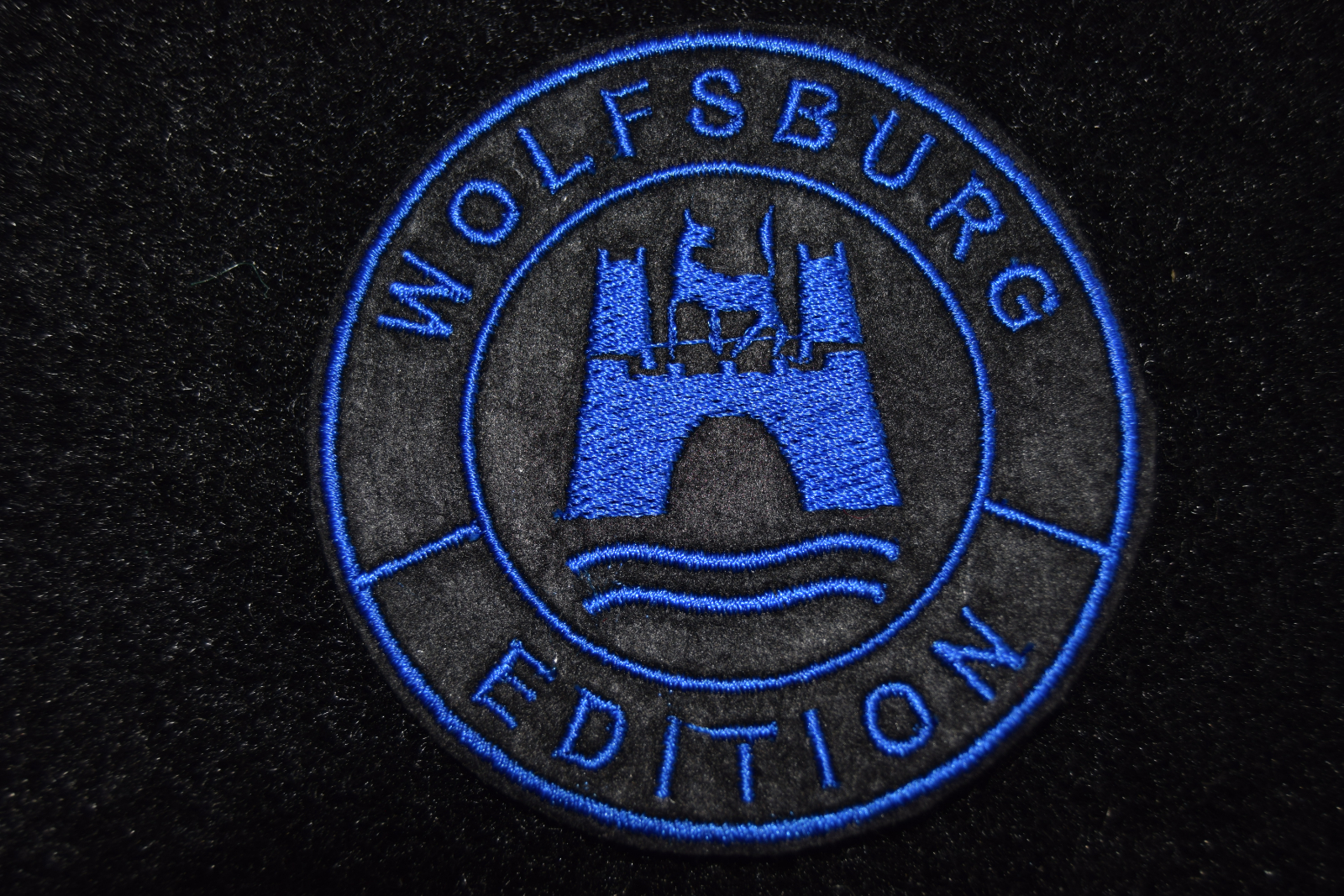 Fits VW Polo 6 2018 onwards Black Tailored Car Mats Wolfsburg Badge Motif Logo - Picture 4 of 10