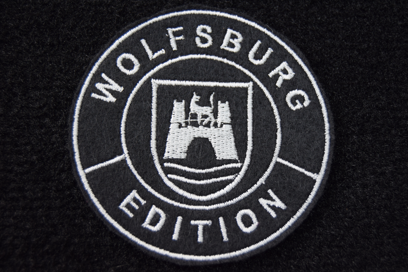Fits VW Polo 6 2018 onwards Black Tailored Car Mats Wolfsburg Badge Motif Logo - Picture 10 of 10