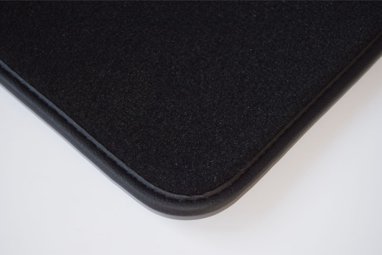 Fits Renault Twingo 2 2007-2014 Premier BLACK tailored boot mat Autostyle - Picture 2 of 26