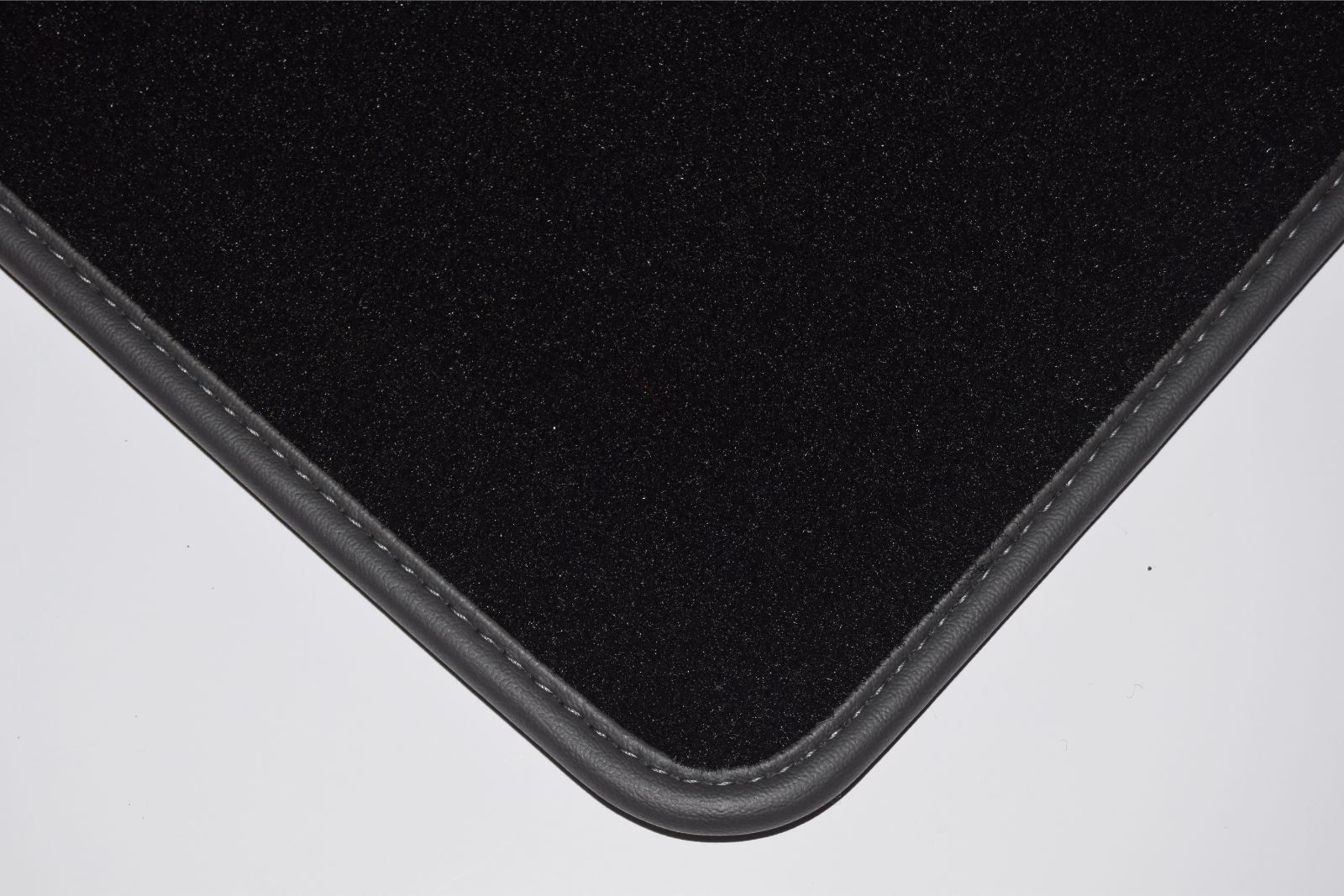 Fits Renault Twingo 2 2007-2014 Premier BLACK tailored boot mat Autostyle - Picture 10 of 26